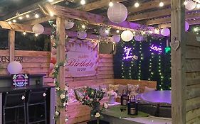The Rose Garden Room - Self Contained Studio